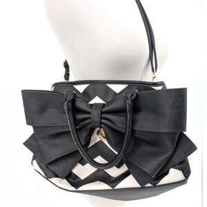 VTG Y2K Betsey Johnson Black Chevron Big Bow Faux Leather‎ Heart Charm Handbag